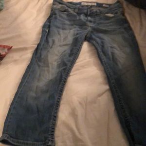 Buckle Capri jeans